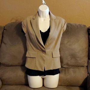 Short-sleeved tan blazer